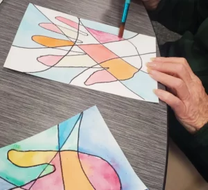 Elizabeth uses the knowledge she has about the potential symptoms of dementia and brings art media she herself finds captivating and inspiring to an art therapy session.